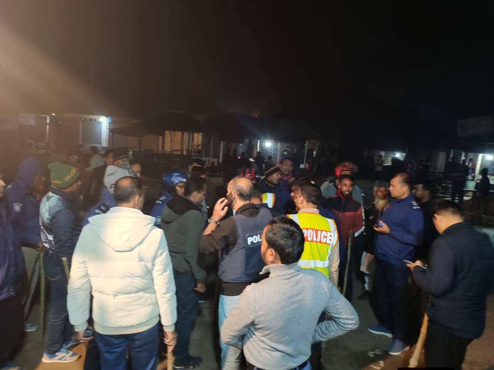 পুলিশের ওপর সন্ত্রাসী হামলা,আহত হয়েছে ৪ পুলিশ সদস্য।