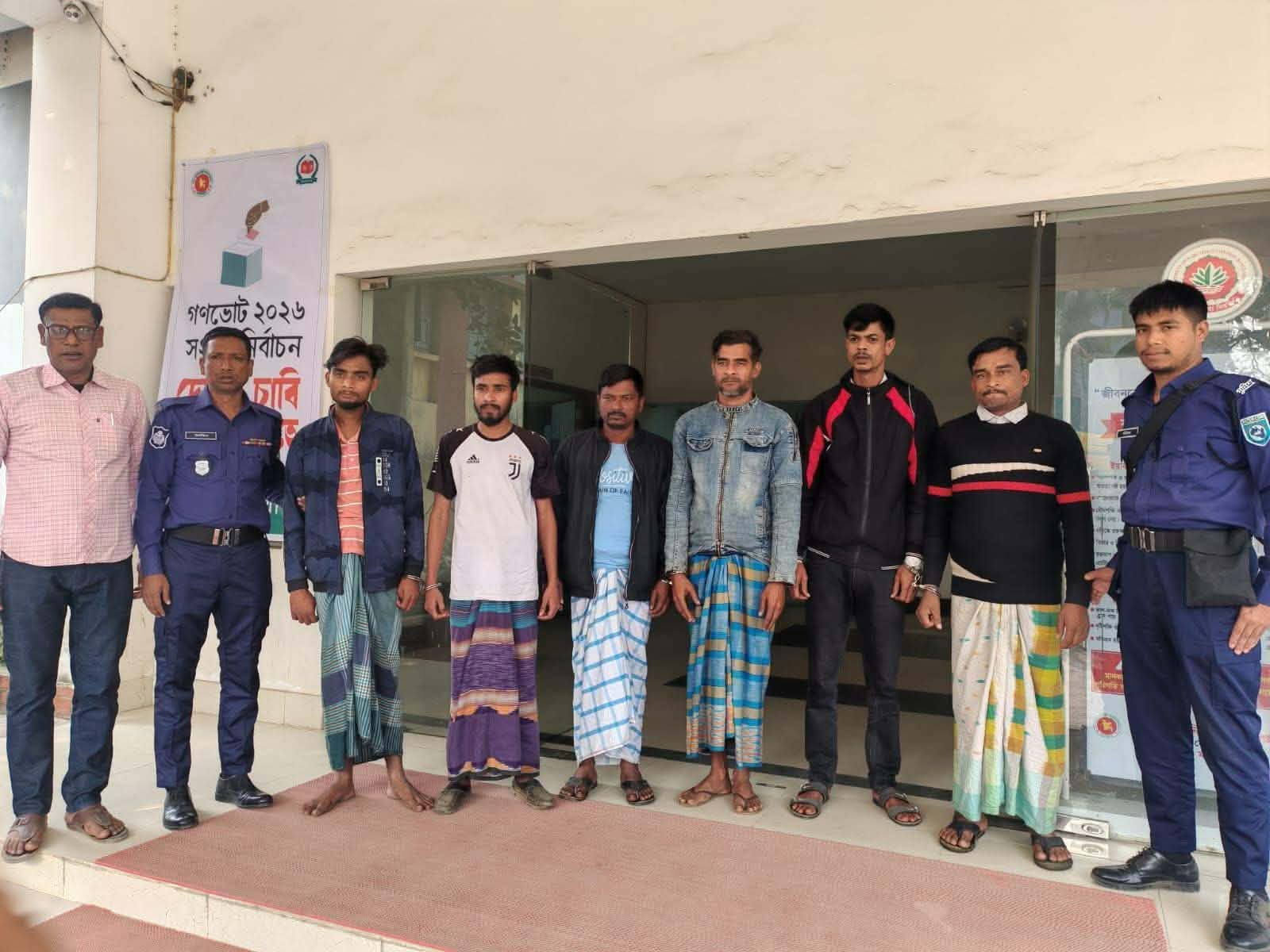 পুলিশের ওপর হামলা ৬ আওয়ামী লীগ নেতা গ্রেফতার