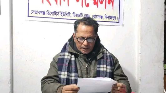 বোচাগঞ্জে সাংবাদিকতা স্বার্থে রাজনীতি ছাড়ার ঘোষণা।