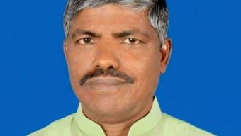 স্বতন্ত্র প্রার্থী আজিজার রহমান অজ্ঞান পার্টির খপ্পরে খোয়ালেন টাকা মোবাইল।