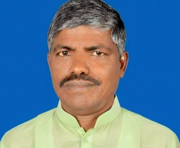 স্বতন্ত্র প্রার্থী আজিজার রহমান অজ্ঞান পার্টির খপ্পরে খোয়ালেন টাকা মোবাইল।