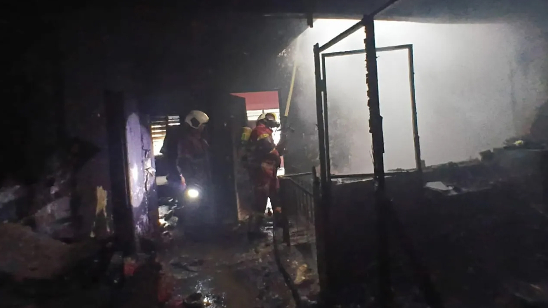 মালয়েশিয়ায় ভয়াবহ অগ্নিকাণ্ড, অল্পের জন্য প্রাণে বাঁচলেন বাংলাদেশি দম্পতি।