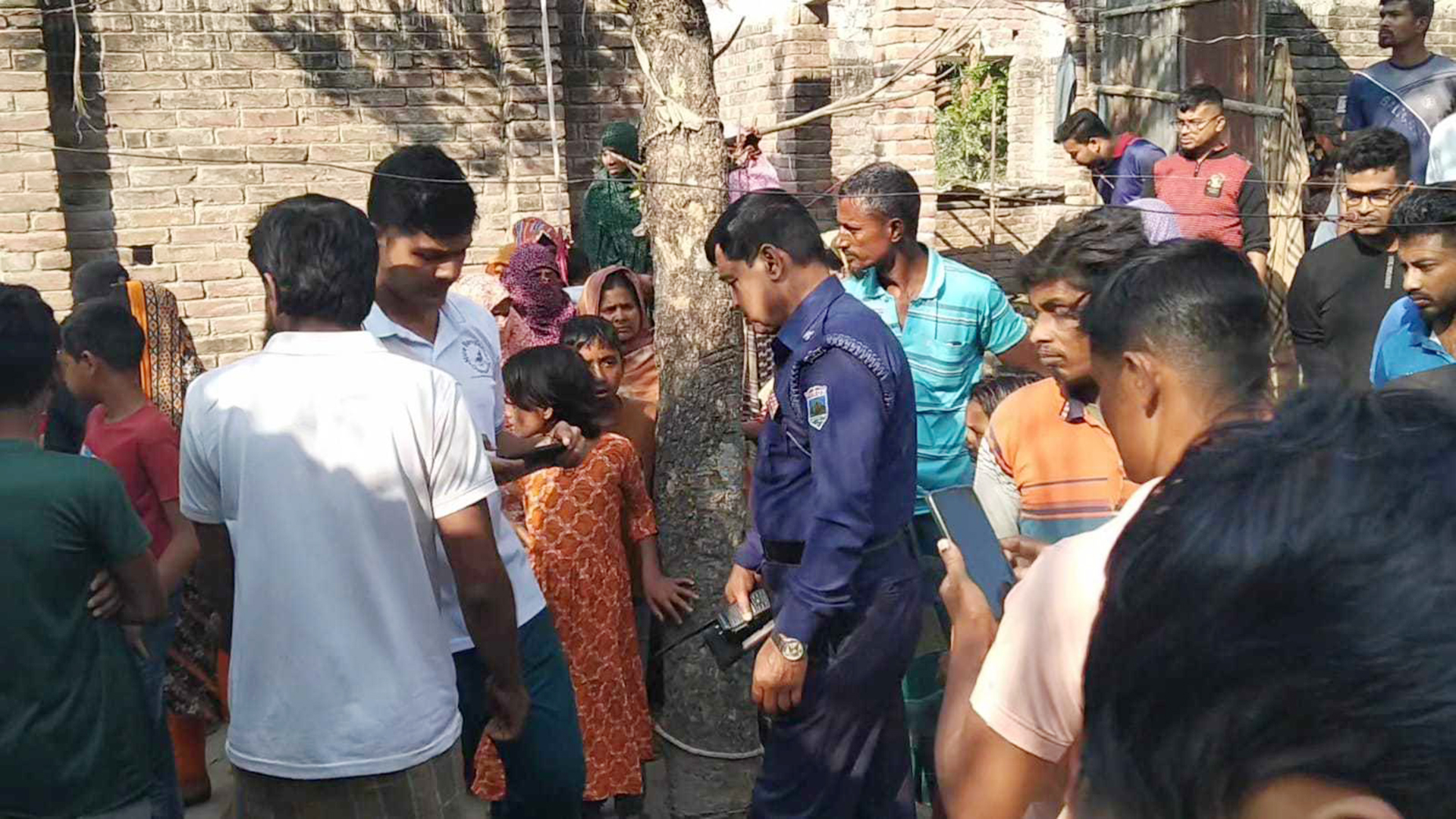 পাবনায় নেশার টাকা না পেয়ে বৃদ্ধকে কুপিয়ে হত্যা, ছেলে গ্রেফতার।