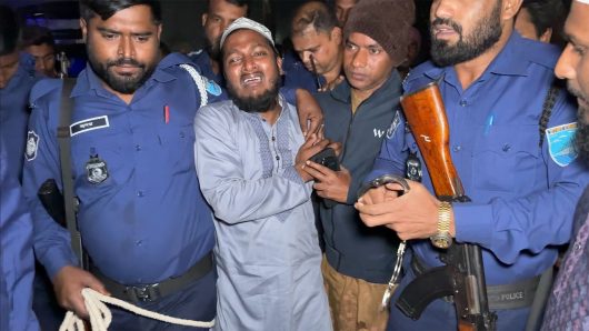 প্যারোলে মুক্তি পেয়ে বাবার জানাজায় ছাত্রদল নেতা।