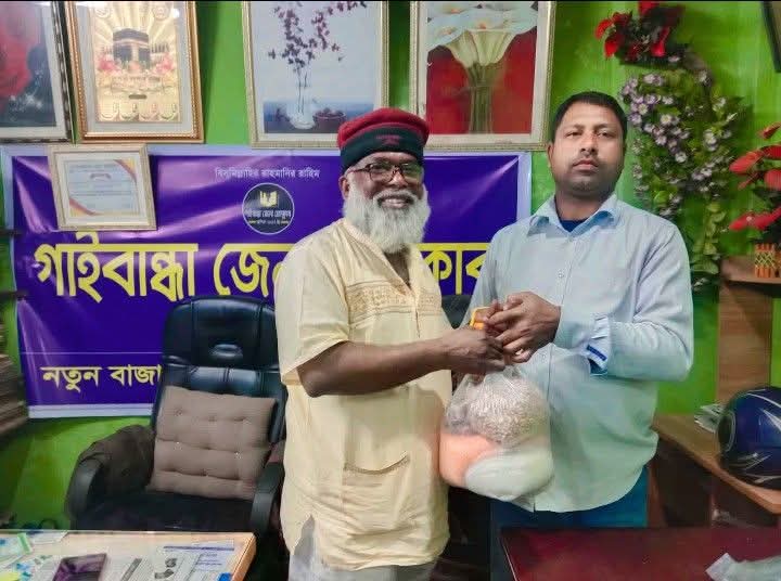 গাইবান্ধা জেলা প্রেসক্লাবের সদস্যদের মাঝে টিসিবির পন্য বিতরণ