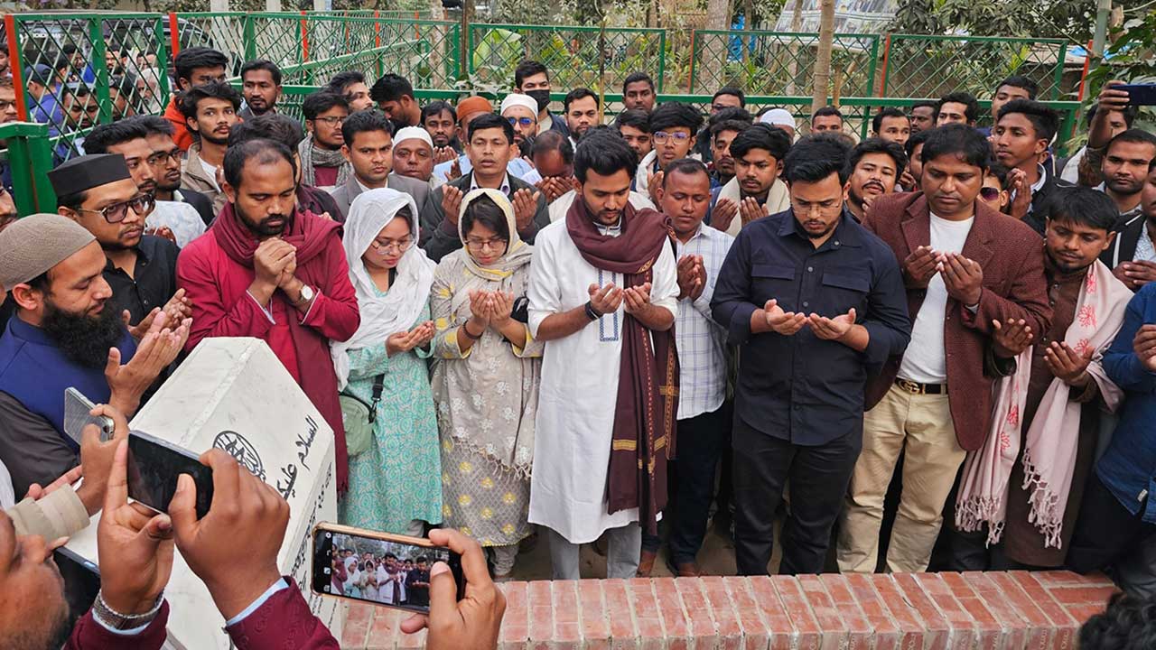 একটি নির্দিষ্ট দলকে বিশেষ সুবিধা দেওয়া হচ্ছে : আসিফ মাহমুদ