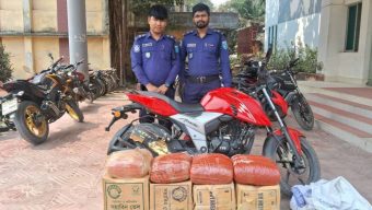 পুলিশি অভিযানে ২০ কেজি গাঁজাসহ মোটরসাইকেল জব্দ।