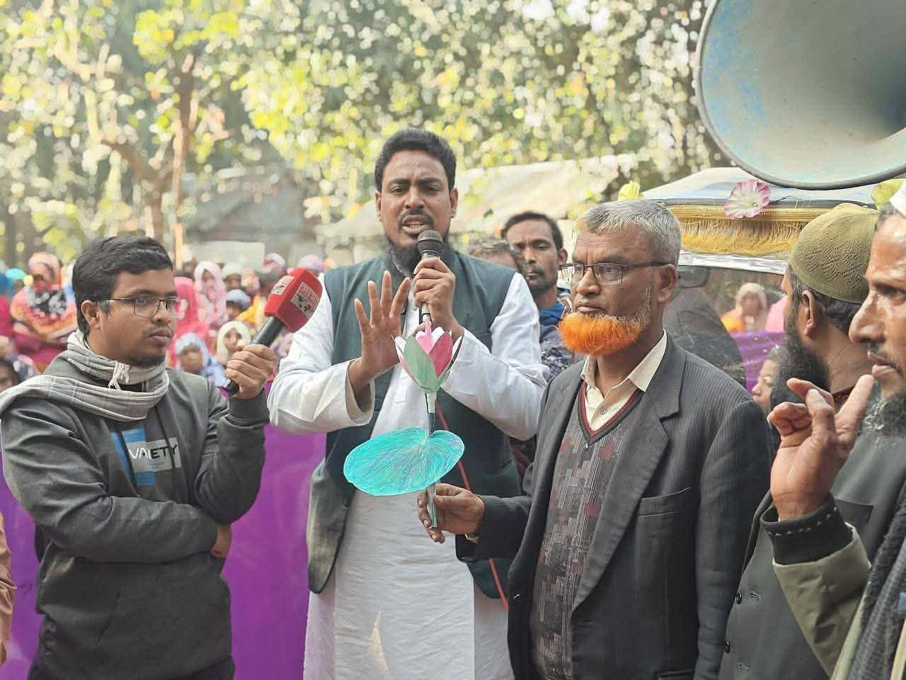 প্রতিশ্রুতির বাইরে দাঁড়িয়ে ভোটাররা