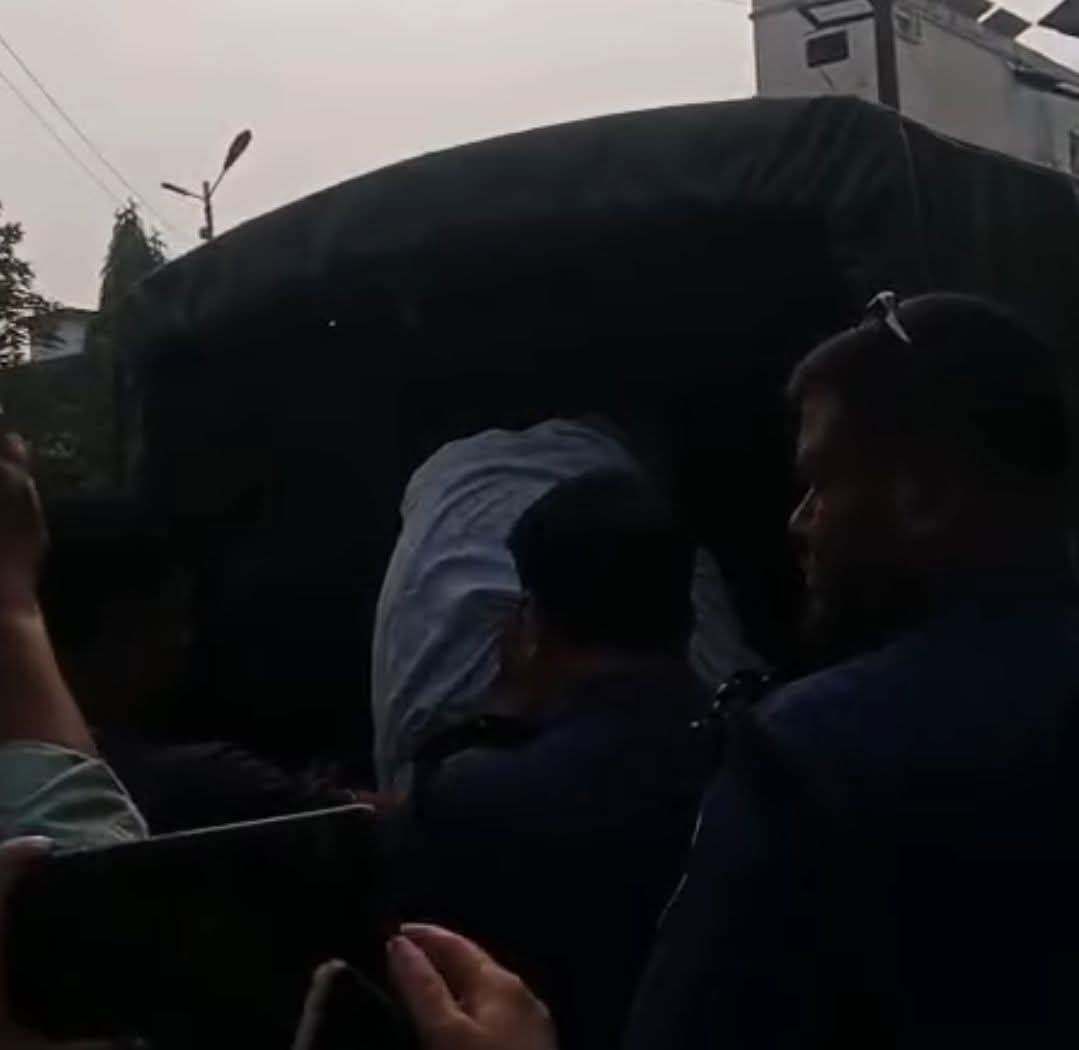 গাইবান্ধায় শহীদ মিনারে ‘জয় বাংলা’ স্লোগান দিয়ে মিছিল, দুই আ’লীগ নেতা আটক।