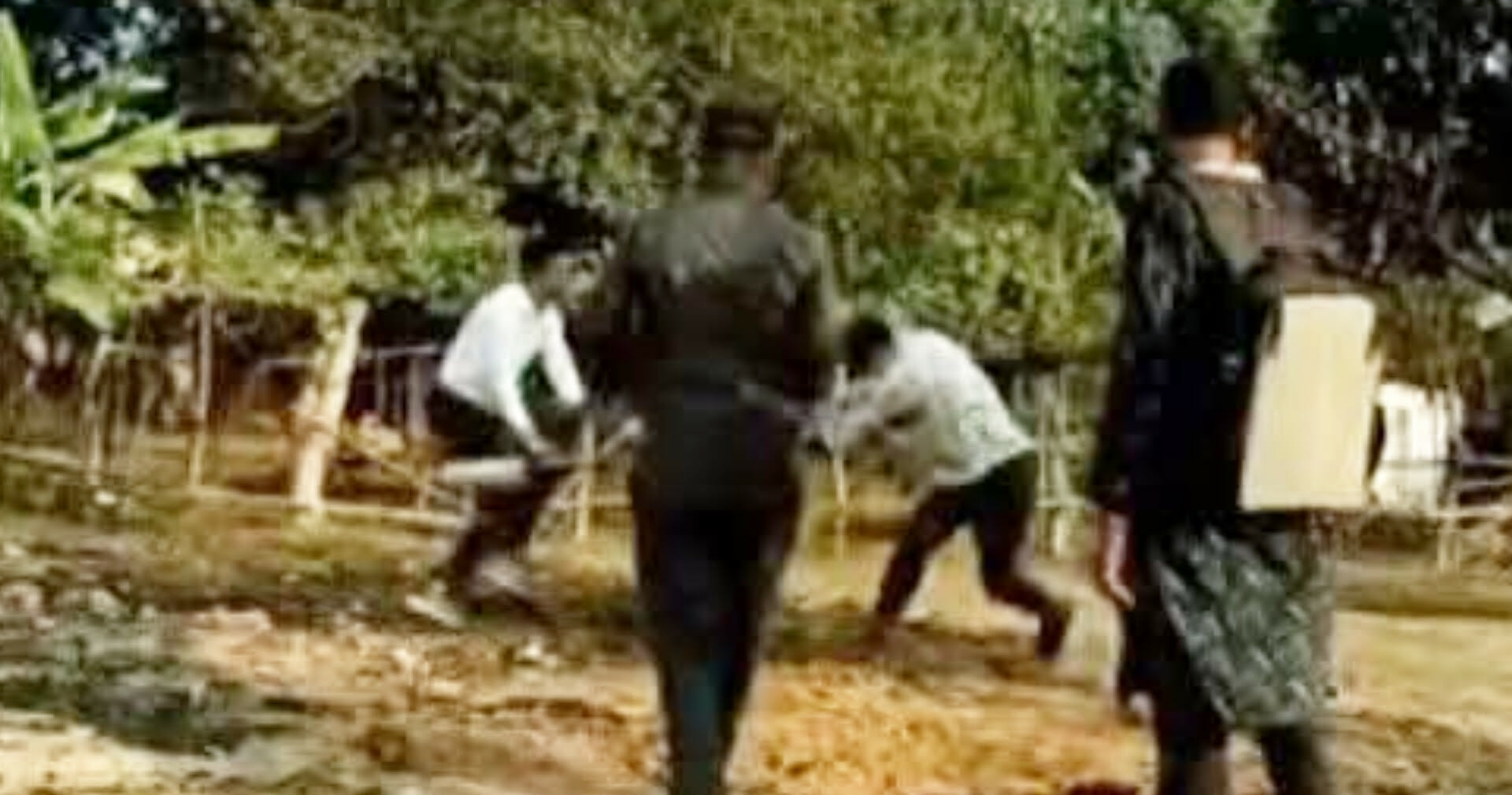 শ্রীপুরে জমি দখলের সংবাদ সংগ্রহে গিয়ে সাংবাদিকদের ওপর হামলা, আহত ৩