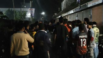 পিরোজপুরে ঈদ পরবর্তী প্রীতি ফুটবল ম্যাচ: খেলার সময় হাতাহাতি, উত্তাপ ছড়ালো মাঠের বাইরেও।