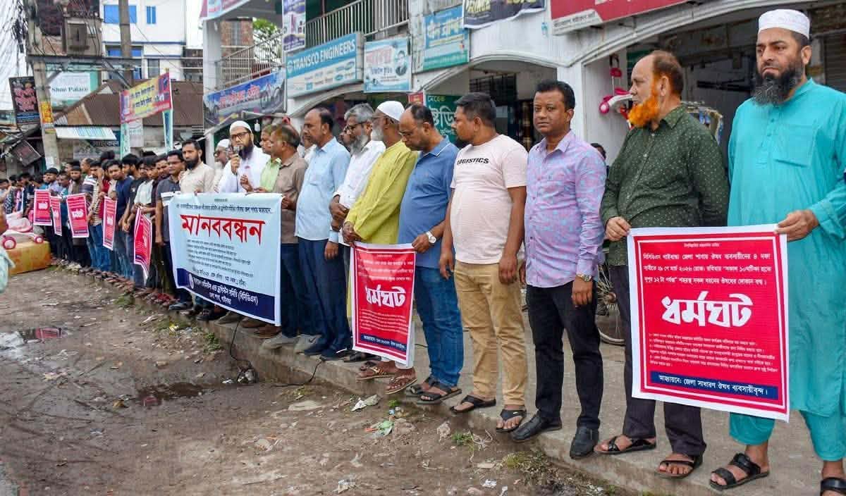গাইবান্ধায় অনির্দিষ্টকালের জন্য সব ওষুধের দোকান বন্ধের আল্টিমেটাম।
