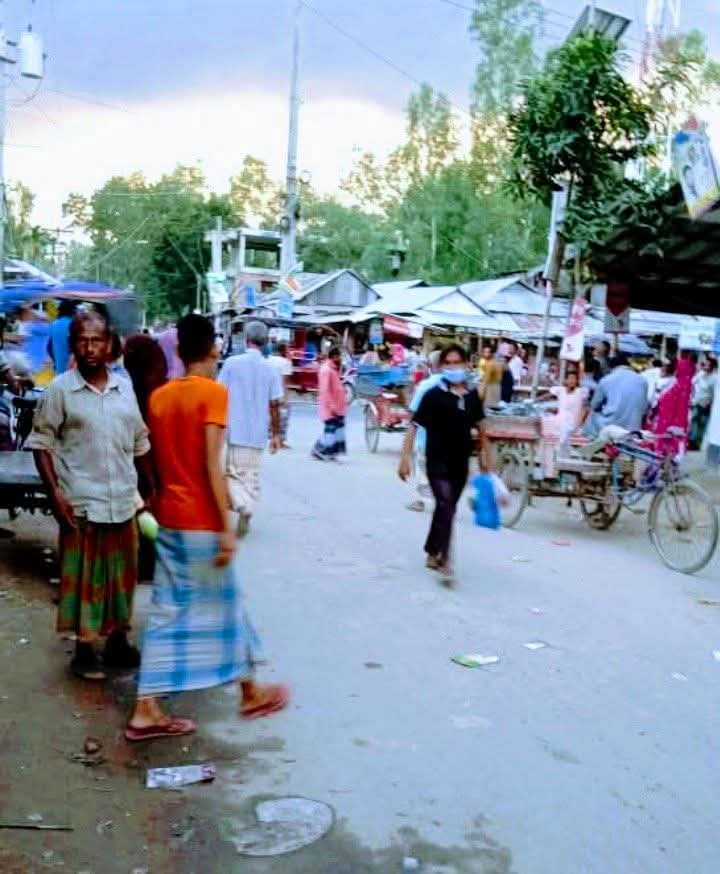 বাজারের দানকৃত জমি দখলমুক্ত করে বাজার স্থাপনের দাবি।