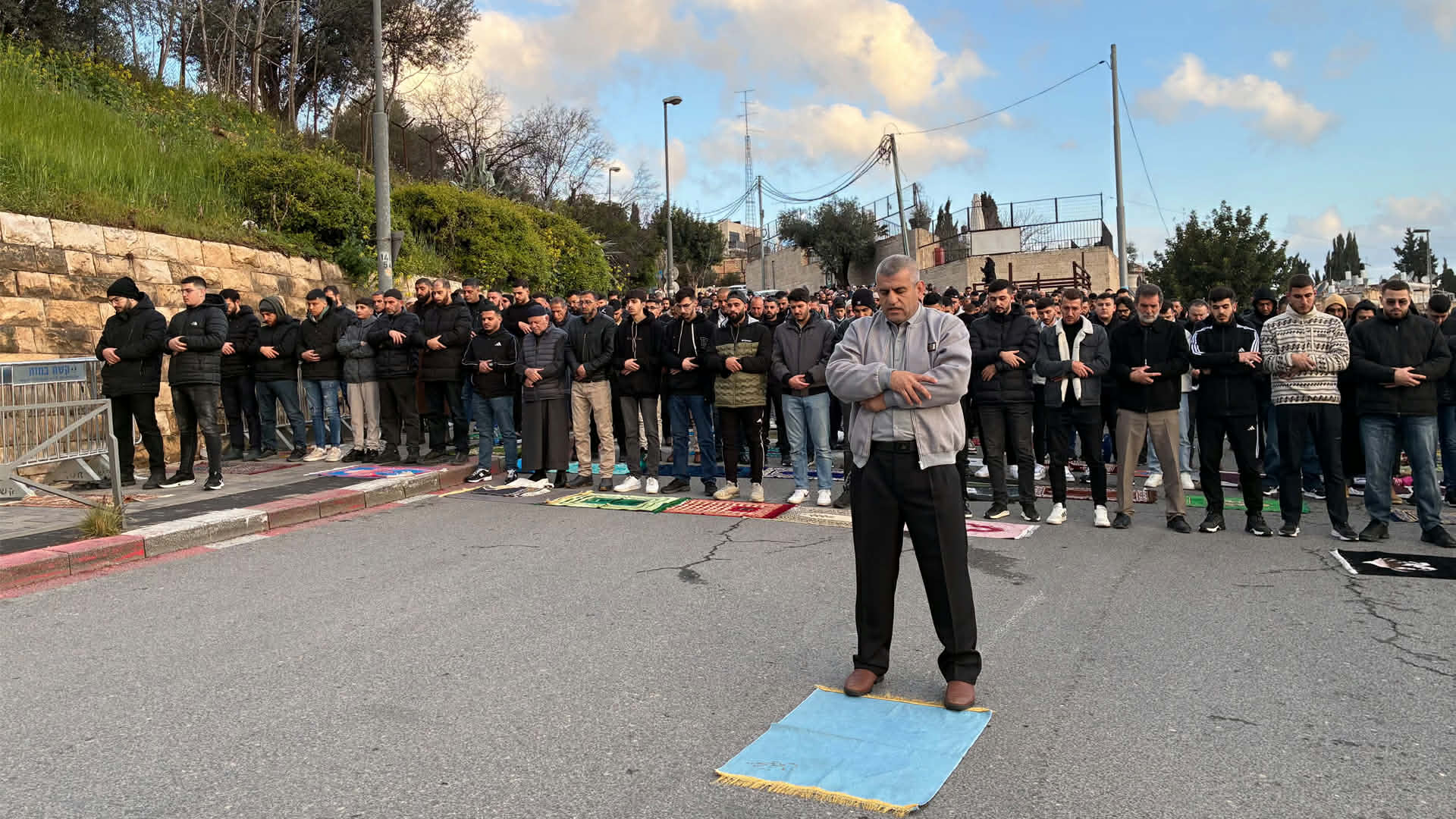 আল-আকসায় ঈদের নামাজ পড়তে বাধা, মুসল্লিদের ওপর হামলা