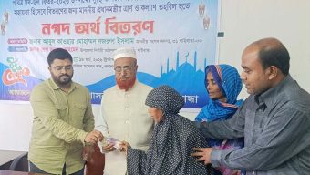 পলাশবাড়ীতে অসহায় পরিবারের মাঝে এমপির ঈদ উপহার বিতরণ।