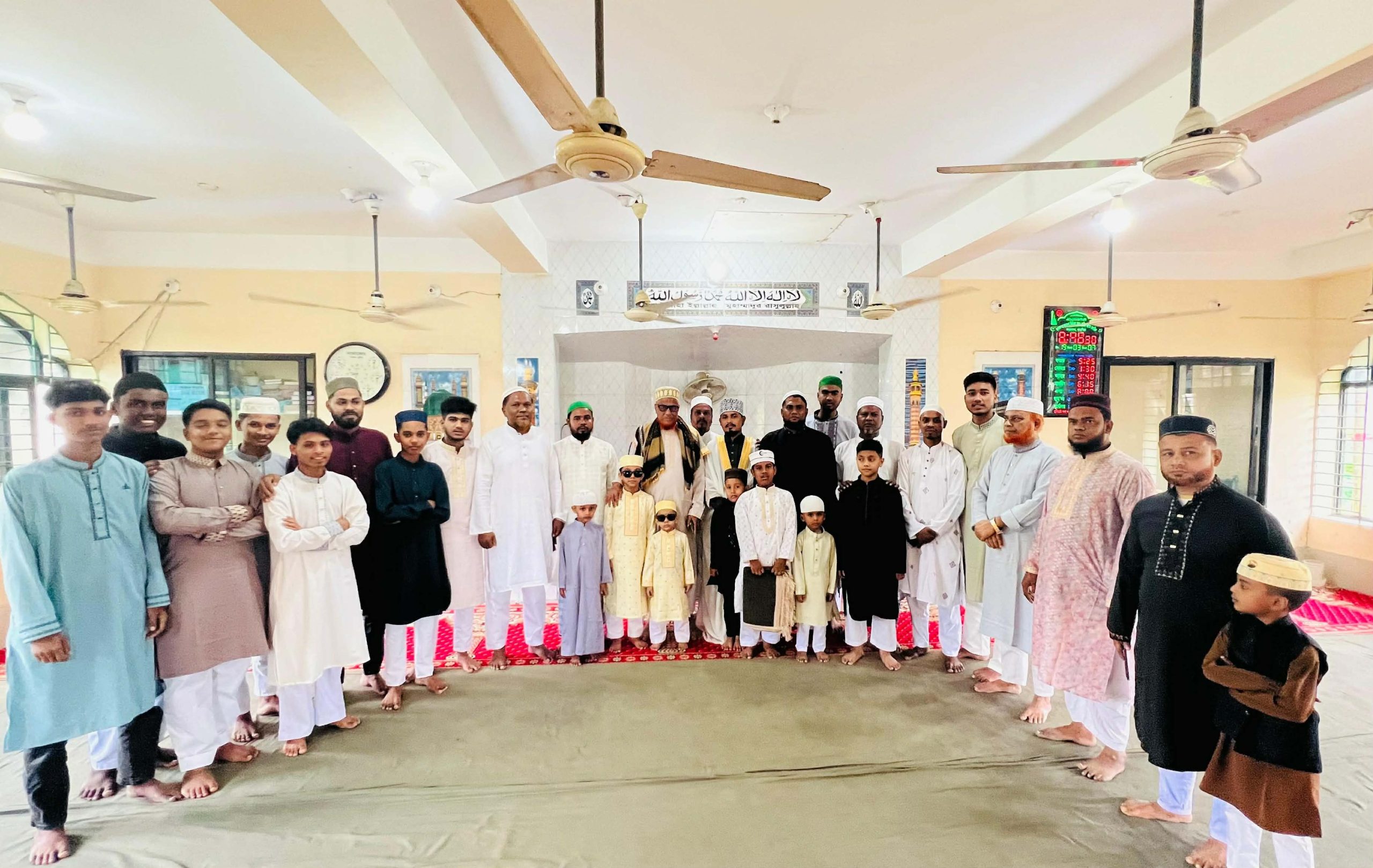 রাংগুনিয়া চন্দ্রঘোনা মা আয়শা জামে মসজিদে ঈদের জামায়াত, আনন্দে ভাসল মানুষের হৃদয়