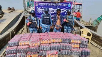 মনপুরা থেকে মিয়ানমারে পণ্য পাচার কালে সমুদ্রগামী একটি বোট আটক করেছে কোস্টগার্ড