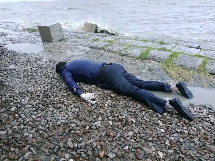 মেঘনায় দুর্ঘটনা: নিখোঁজের দুই দিন পর ভেসে উঠল পুলিশ সদস্য ফখরুলের মরদেহ, শোকের ছায়া পরিবারে