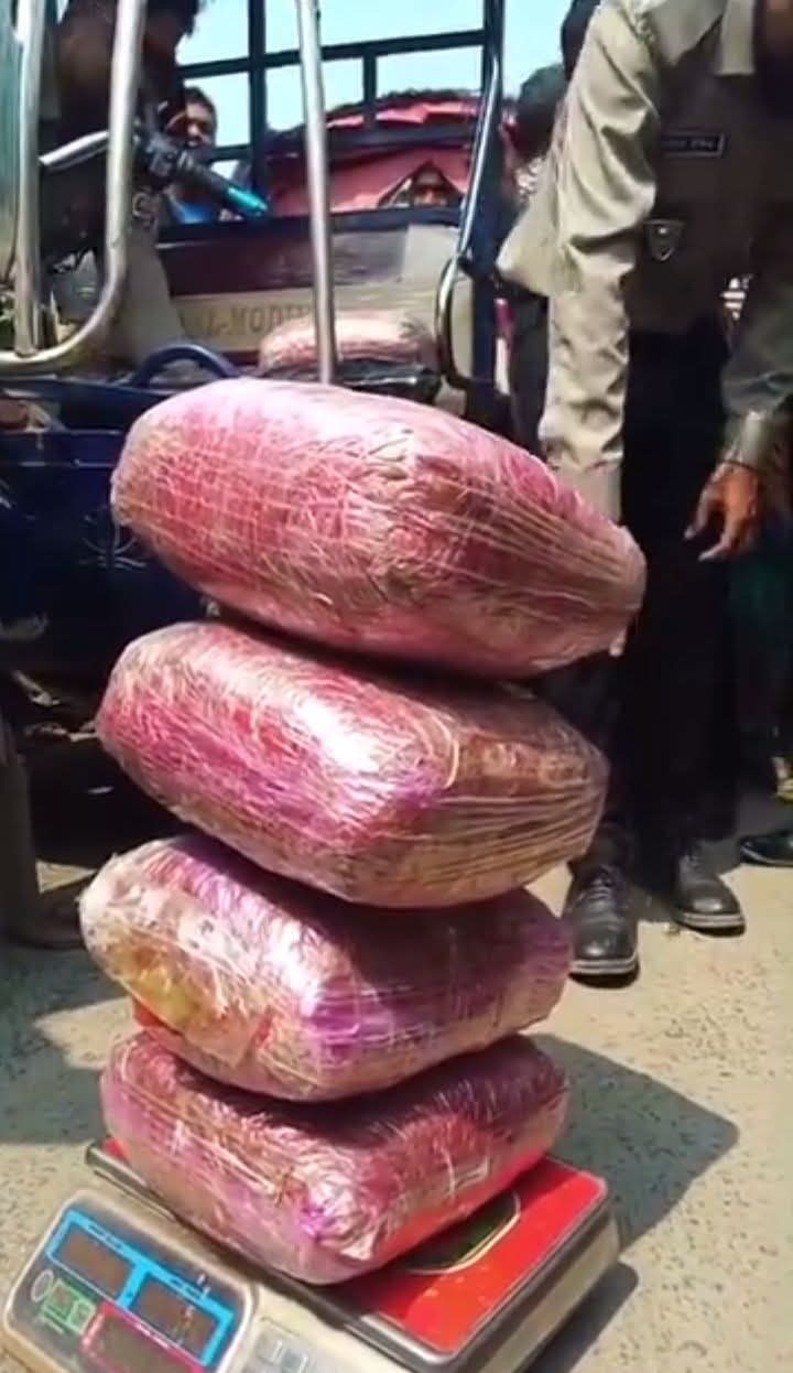 সুন্দরগন্জে গাঁজাসহ অটোচালক গ্রেপ্তার