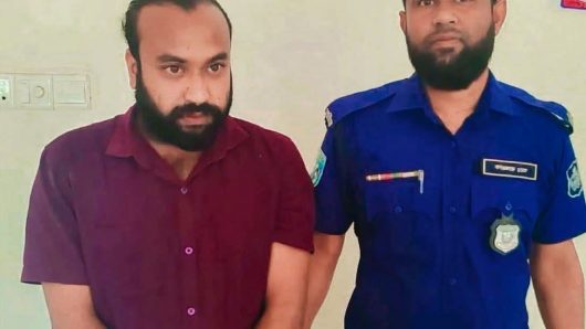 গোবিন্দগঞ্জে ধর্ষণ ও ভিডিও ধারণ করে ব্লাকমেইল : যুবক গ্রেপ্তার।