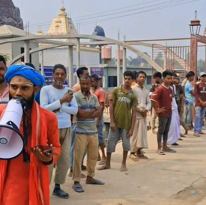 পলাশবাড়ীতে মন্দির ও মন্দিরের প্রতিষ্ঠাতা হরিদাসের বিরুদ্ধে মিথ্যাচার অপপ্রচারের প্রতিবাদে মানববন্ধন