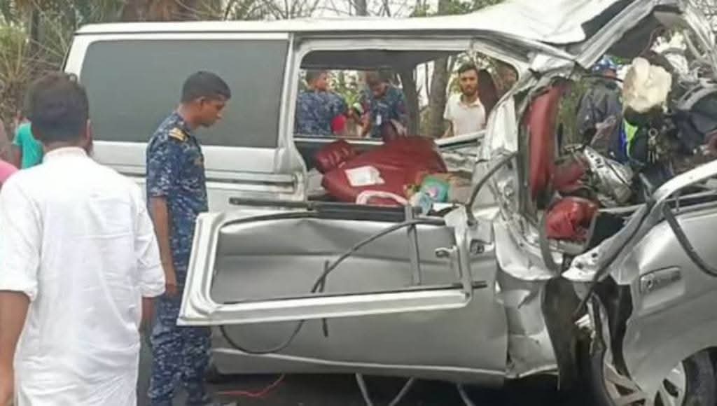 রামপালে ভয়াবহ সড়ক দুর্ঘটনায় নিহত বেড়ে ১৪জন।