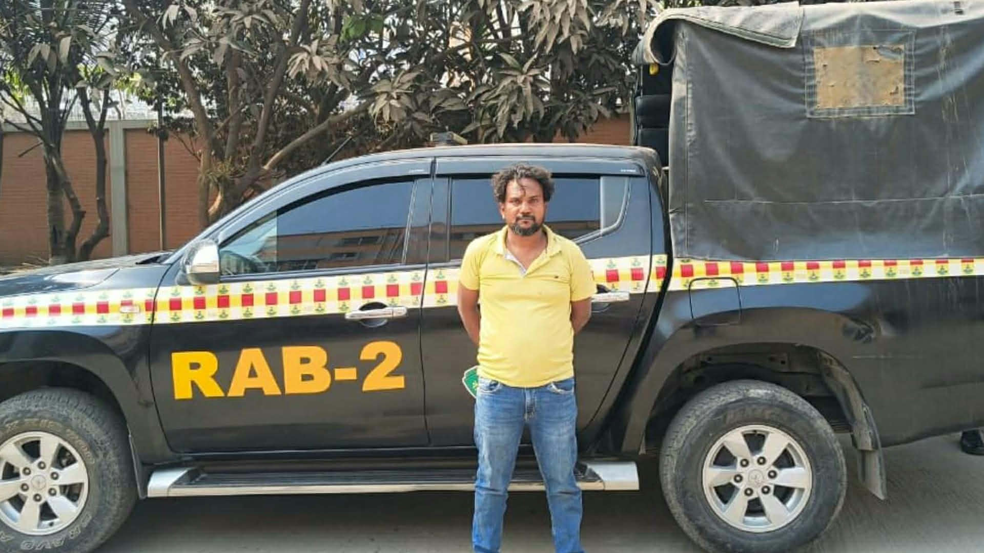 শীর্ষ সন্ত্রাসী গ্যারেজ সোহেল বিদেশি অস্ত্রসহ গ্রেফতার