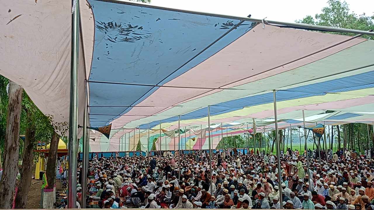 ১১গ্রামের গুশুয়া ঈদগাহ মাঠে ঈদুল ফিতরের জামাত অনুষ্ঠিত।