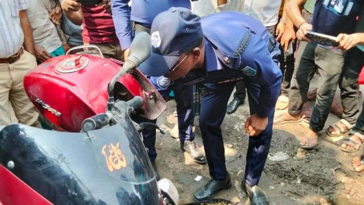 মোটর সাইকেল জব্দ, পাওয়া গেলো মাদক গাঁজা।