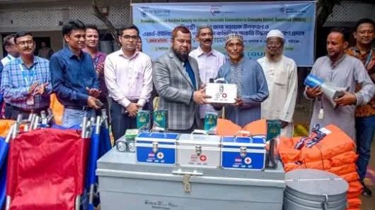 প্রতিবন্ধী ব্যক্তিদের সহায়তায় হুইলচেয়ার বিতরণ ও দুর্যোগ ব্যবস্থাপনা কমিটিকে জরুরি উদ্ধার উপকরণ প্রদান