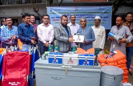 প্রতিবন্ধী ব্যক্তিদের সহায়তায় হুইলচেয়ার বিতরণ ও দুর্যোগ ব্যবস্থাপনা কমিটিকে জরুরি উদ্ধার উপকরণ প্রদান