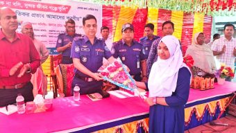 শিক্ষাঙ্গনে মাদক দ্রব্যের ক্ষতিরক প্রভাব আমাদের করণীয়” শীর্ষক আলোচনা সভায় পুলিশ সুপার মহোদয় ।