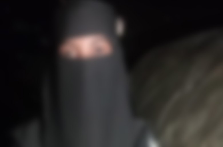 লোহার গেট ও এক তরুণীর নীরব চিৎকার: পুটিমারীর সেই ‘প্রেম’ এখন দায়