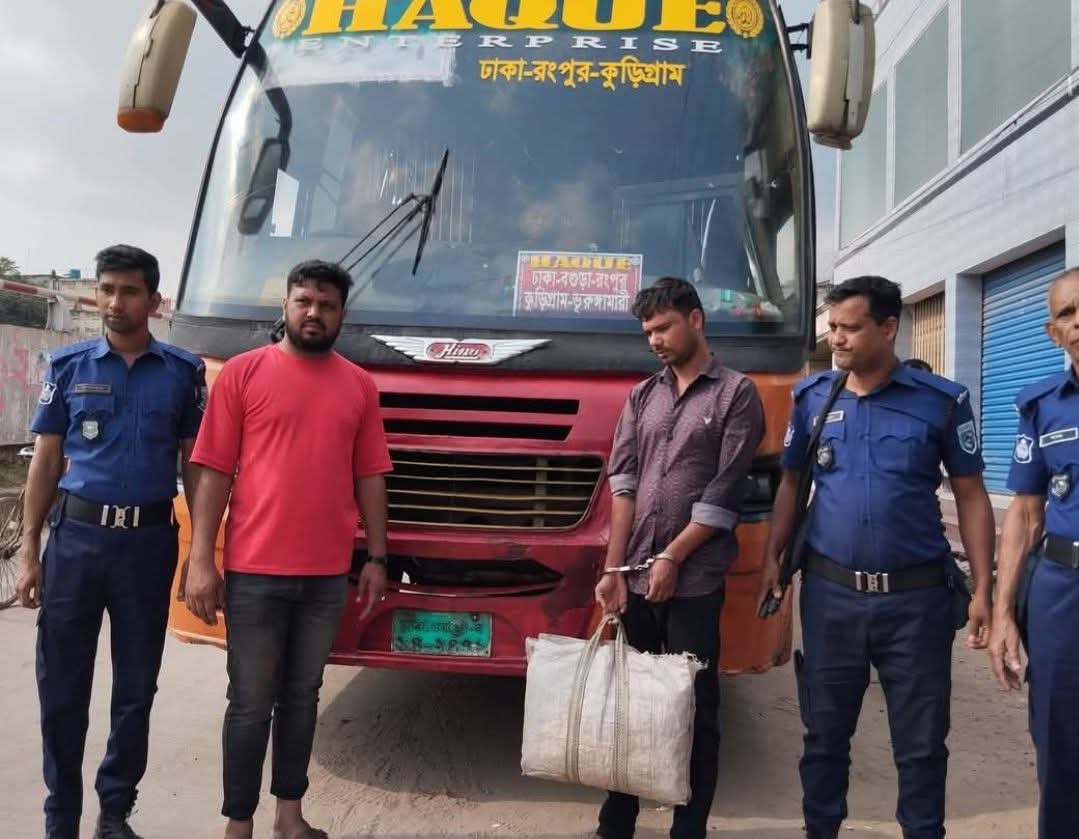 ৩ কেজি গাঁজাসহ ১জন আটক,পালিয়েছে সহযোগীরা।