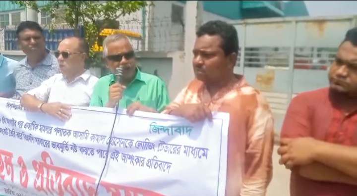 সার সিন্ডিকেট বন্ধের দাবিতে গাইবান্ধায় সড়ক অবরোধ, বৃহত্তর আন্দোলনের হুঁশিয়ারি